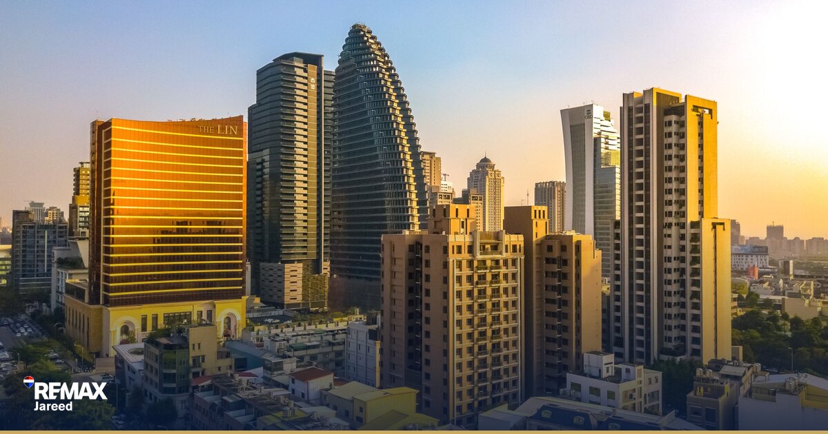 منظر جوي لكومباوند سكني حديث في زايد الجديدة بمساحات خضراء واسعة