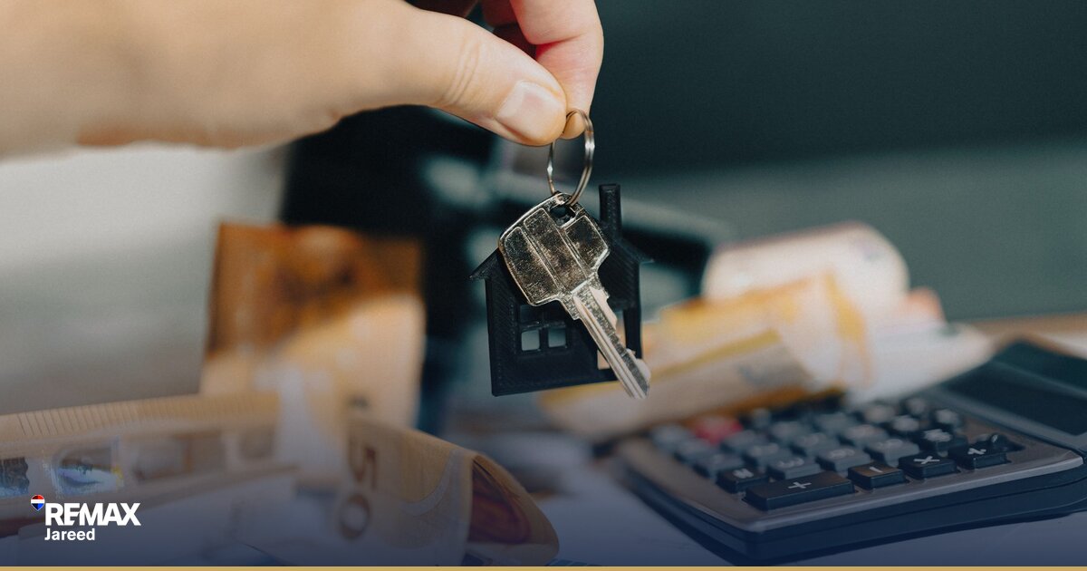 أوراق تخطيط محفظة استثمارية عقارية مع حاسبة وخريطة مناطق غرب القاهرة