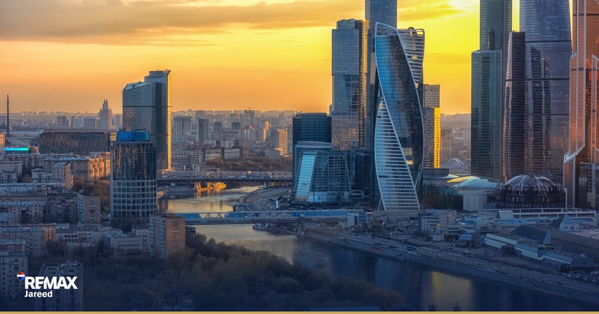 صورة جوية لكمبوند بيفرلي هيلز 6 أكتوبر تُظهر المساحات الخضراء والمباني السكنية