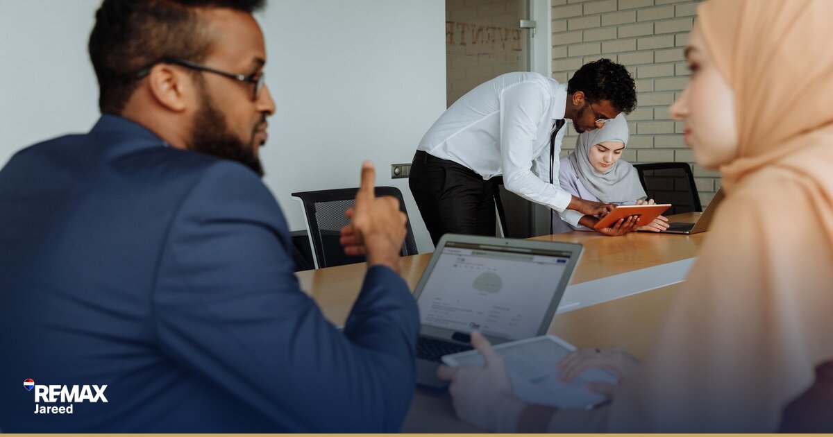 حاسبة عمولة وكيل عقاري تقارن نموذج 50% مقابل 80% في سوق الشيخ زايد