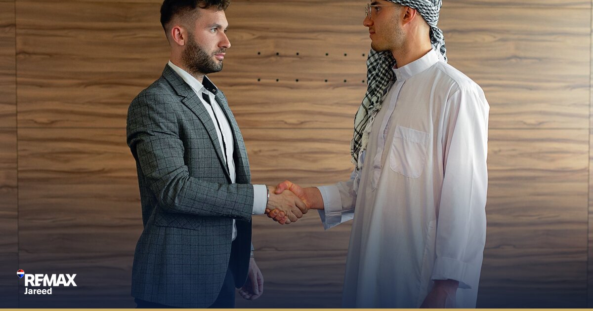 حاسبة توزيع عمولة عقارية توضح الفارق بين نظام 50% ونظام 80% للوكيل في الشيخ زايد
