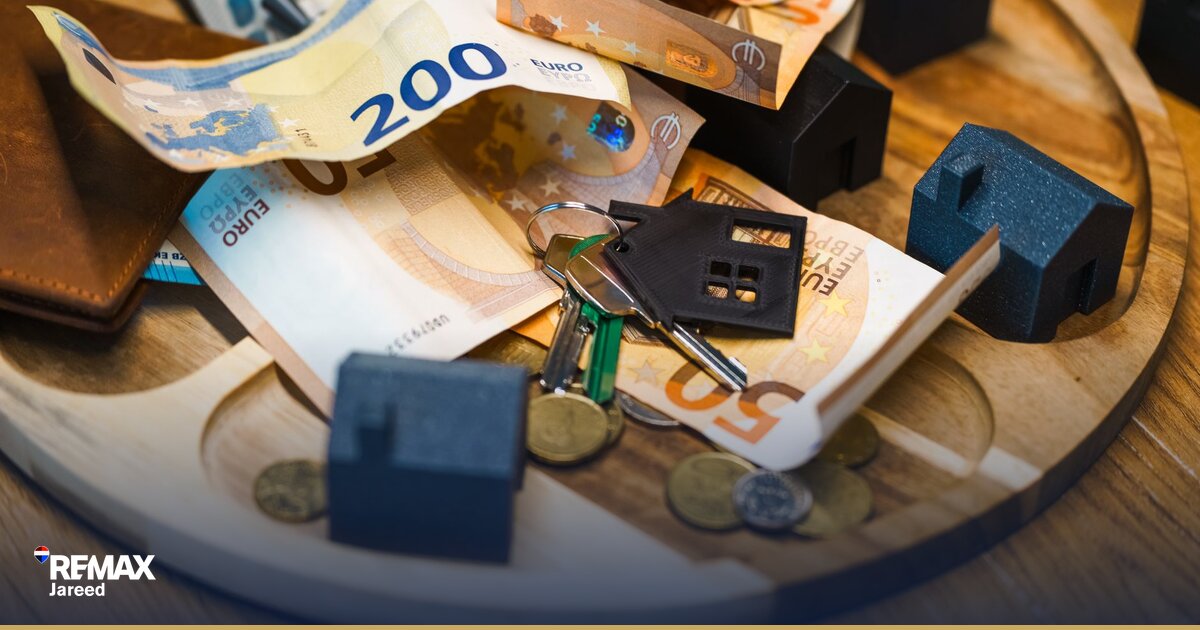 مفاوضات بيع عقاري في مكتب حديث توضح قرار السيولة والسعر في سوق ريسيل غرب القاهرة