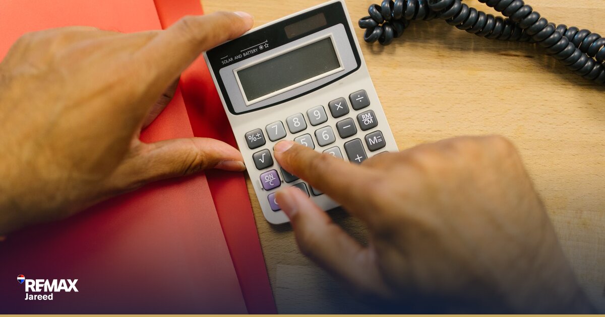 آلة حاسبة وجدول بيانات لحساب تكلفة الحيازة الإجمالية للعقارات في غرب القاهرة