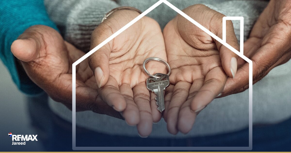 Mortgage application documents and calculator showing interest rate calculations for property financing in Egypt