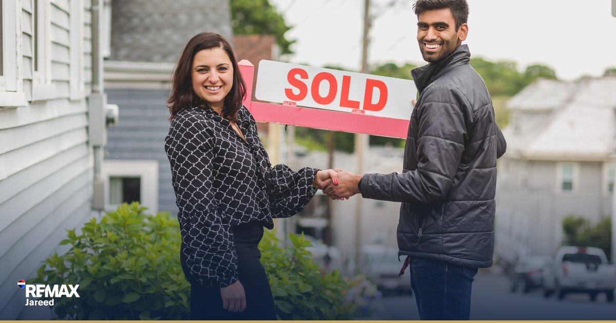 Handshake closing real estate transaction symbolizing property sale liquidity in Sheikh Zayed and 6th October compounds