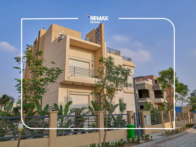Standalone villa with basement for sale in a prime location — صورة 3