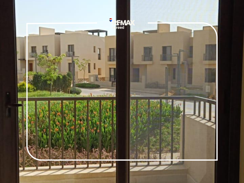 Townhouse for rent in O West Orascom Compound, prime location — صورة 3