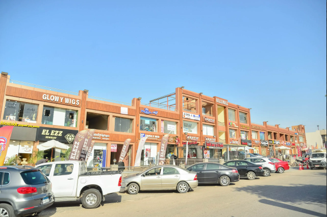 Finished shop for rent in Hills 1 strip mall — صورة 1