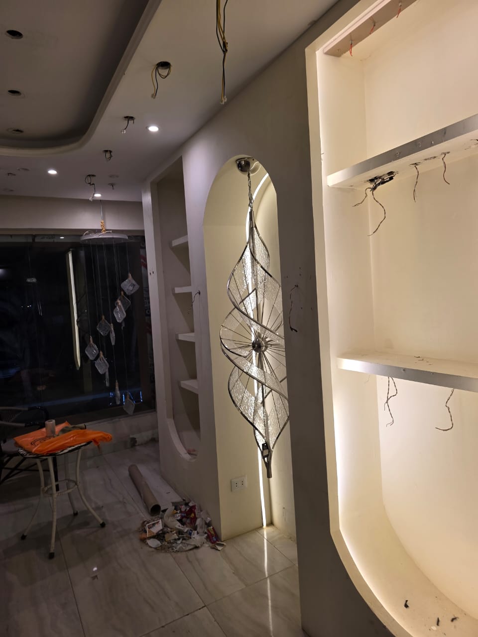 Finished shop for rent in Hills 1 strip mall — صورة 6