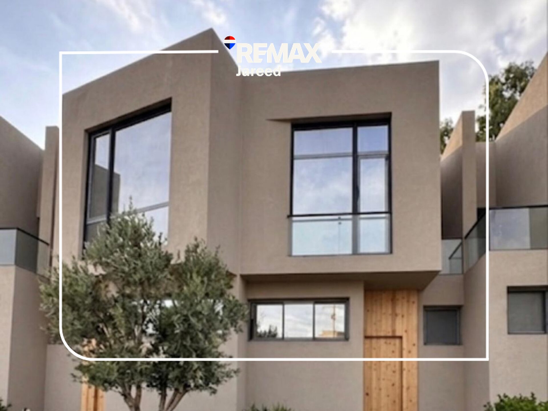 FOR SALE A great opportunity to own a Middle Townhouse in Gates Prive, located in the heart of Sheikh Zayed directly on Dahshur Link Road, with immediate delivery — صورة 2
