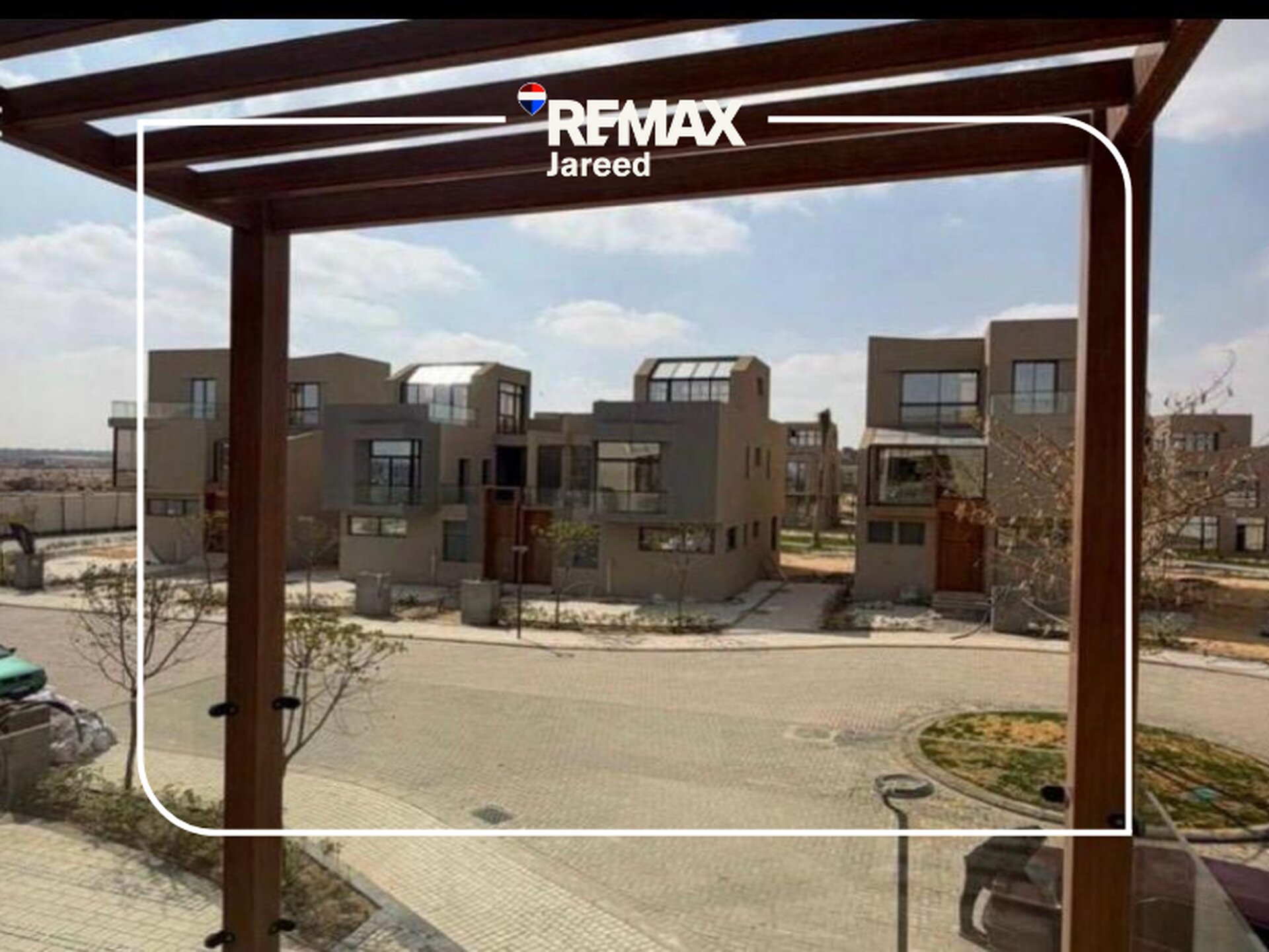 FOR SALE A great opportunity to own a Middle Townhouse in Gates Prive, located in the heart of Sheikh Zayed directly on Dahshur Link Road, with immediate delivery — صورة 3