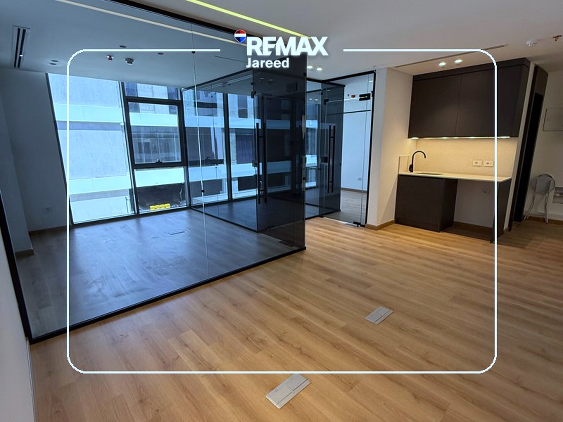 Premium Office for Rent | Golf Central, Palm Hills  Elevate your business in one of West Cairo’s most prestigious business destinations.  ✨ Ideal for businesses targeting Class A clients  📍 Location: Golf Central Mall, Palm Hills – 6th of October - صورة 12