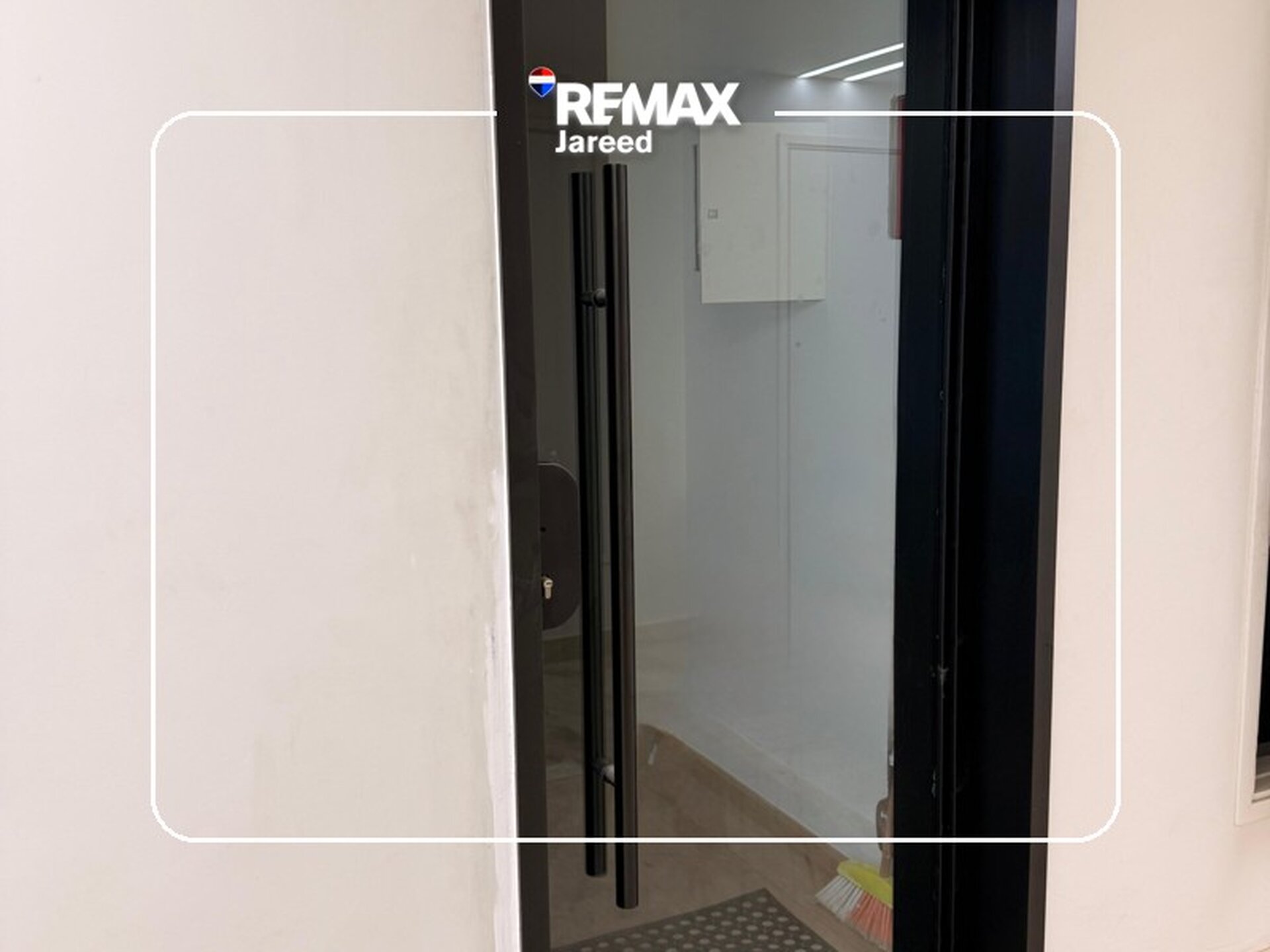 Premium Office for Rent | Golf Central, Palm Hills  Elevate your business in one of West Cairo’s most prestigious business destinations.  ✨ Ideal for businesses targeting Class A clients  📍 Location: Golf Central Mall, Palm Hills – 6th of October - صورة 13