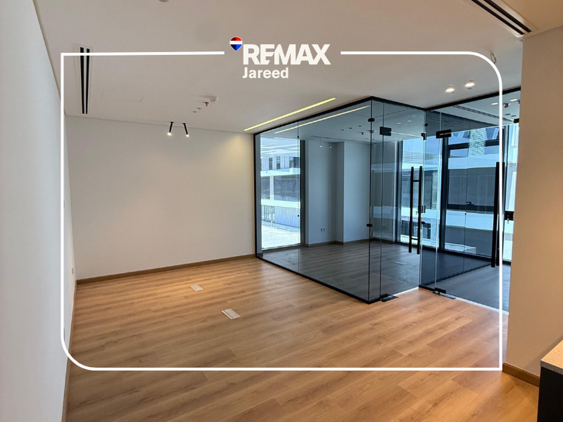Premium Office for Rent | Golf Central, Palm Hills  Elevate your business in one of West Cairo’s most prestigious business destinations.  ✨ Ideal for businesses targeting Class A clients  📍 Location: Golf Central Mall, Palm Hills – 6th of October - صورة 29