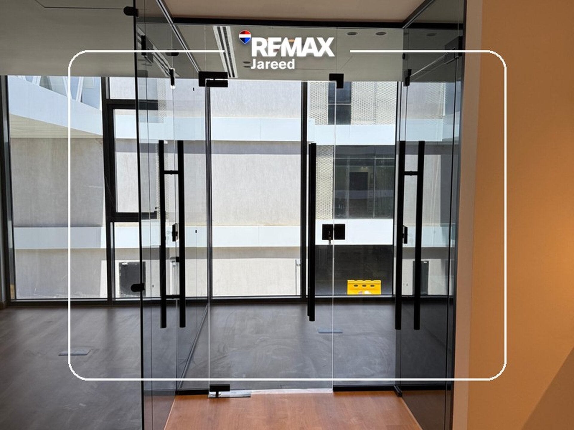 Premium Office for Rent | Golf Central, Palm Hills  Elevate your business in one of West Cairo’s most prestigious business destinations.  ✨ Ideal for businesses targeting Class A clients  📍 Location: Golf Central Mall, Palm Hills – 6th of October - صورة 3