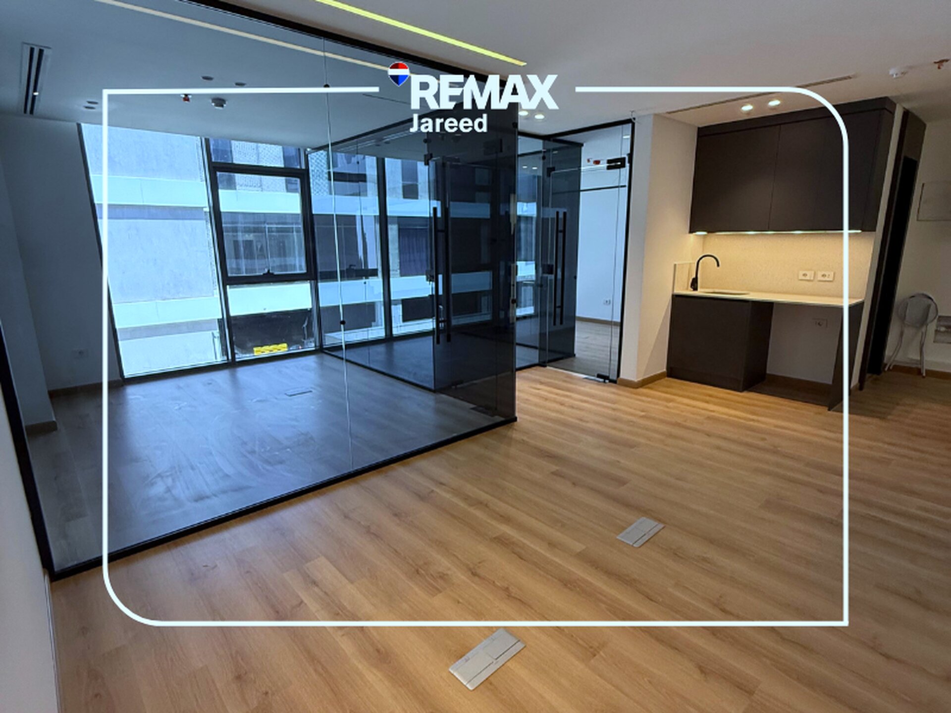 Premium Office for Rent | Golf Central, Palm Hills  Elevate your business in one of West Cairo’s most prestigious business destinations.  ✨ Ideal for businesses targeting Class A clients  📍 Location: Golf Central Mall, Palm Hills – 6th of October - صورة 31