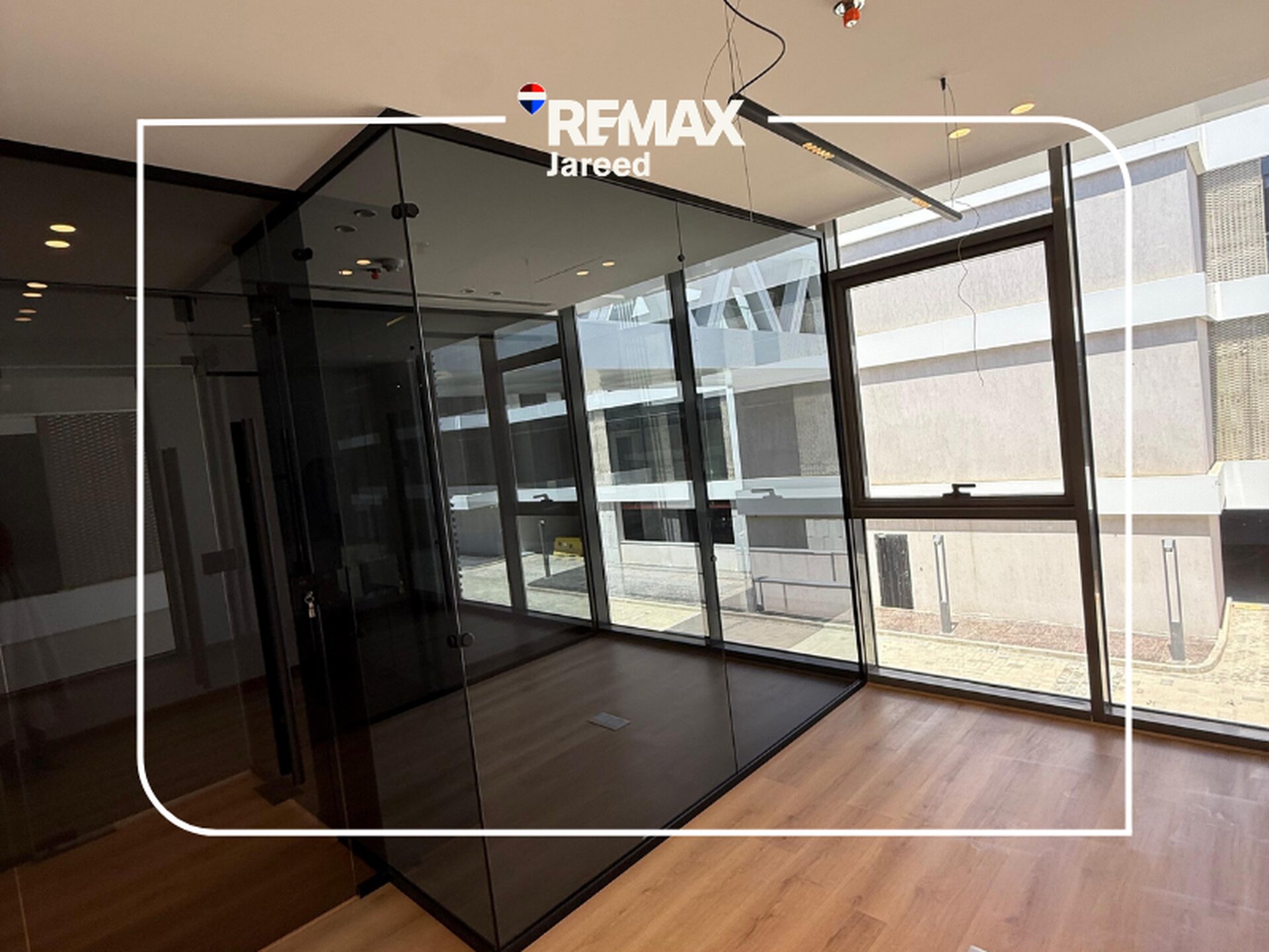 Premium Office for Rent | Golf Central, Palm Hills  Elevate your business in one of West Cairo’s most prestigious business destinations.  ✨ Ideal for businesses targeting Class A clients  📍 Location: Golf Central Mall, Palm Hills – 6th of October - صورة 35