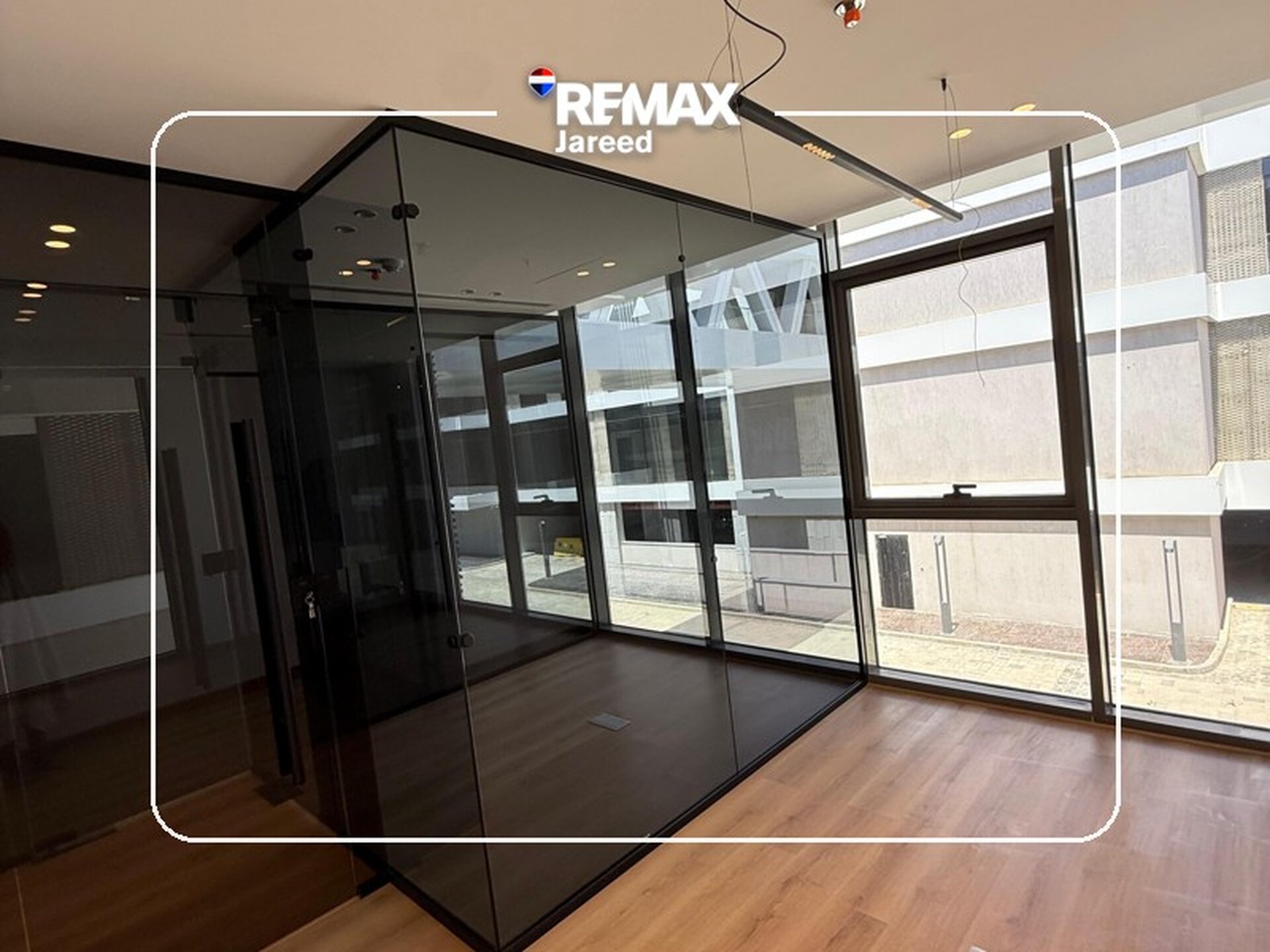 Premium Office for Rent | Golf Central, Palm Hills  Elevate your business in one of West Cairo’s most prestigious business destinations.  ✨ Ideal for businesses targeting Class A clients  📍 Location: Golf Central Mall, Palm Hills – 6th of October - صورة 8