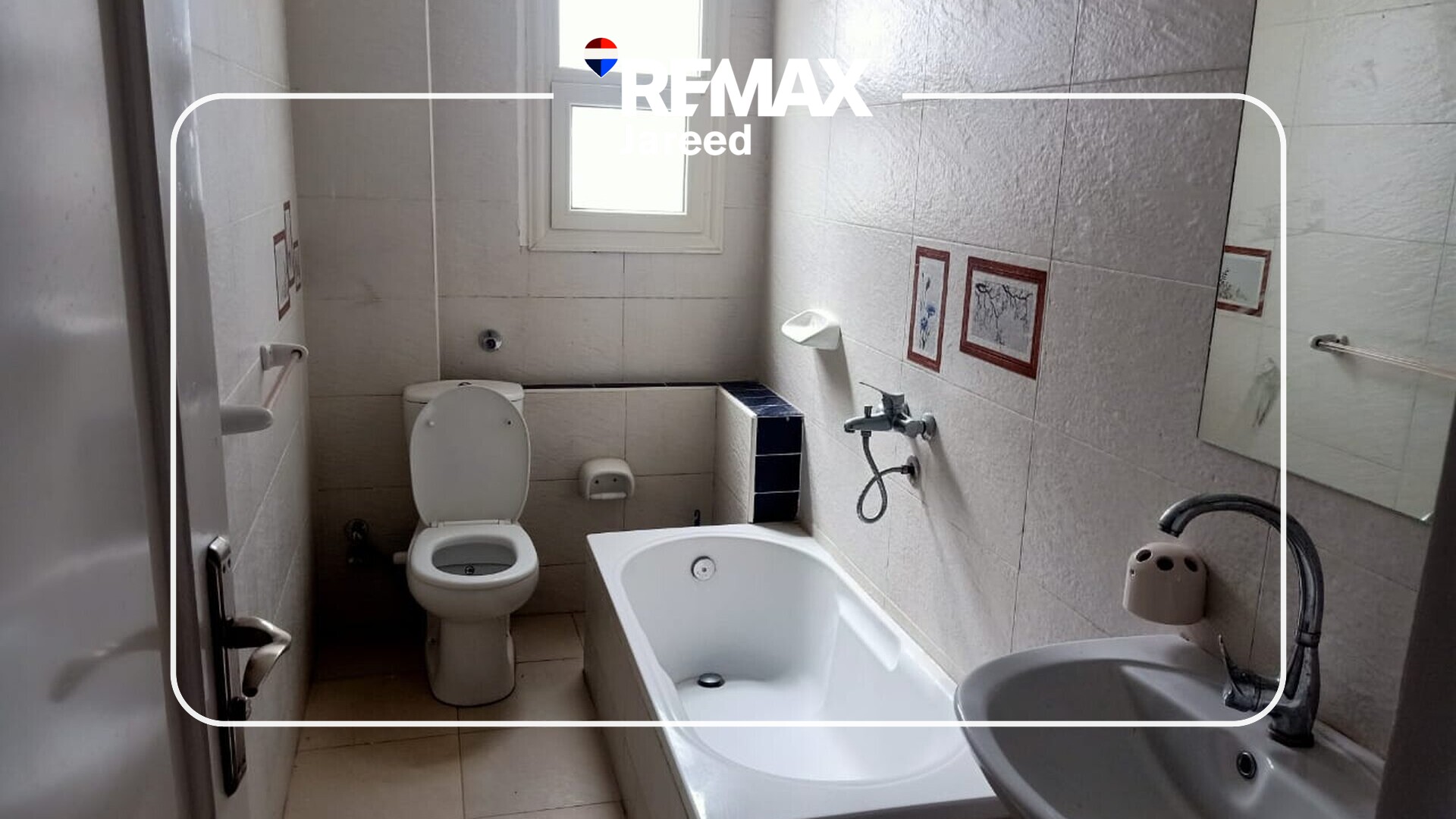 كود ( 16 ) فيلا 6غرف نوم مكيفين و4 حمامات وريسبشن كبير بريفت بول صف ثالث بحر مارينا 1 - صورة 23