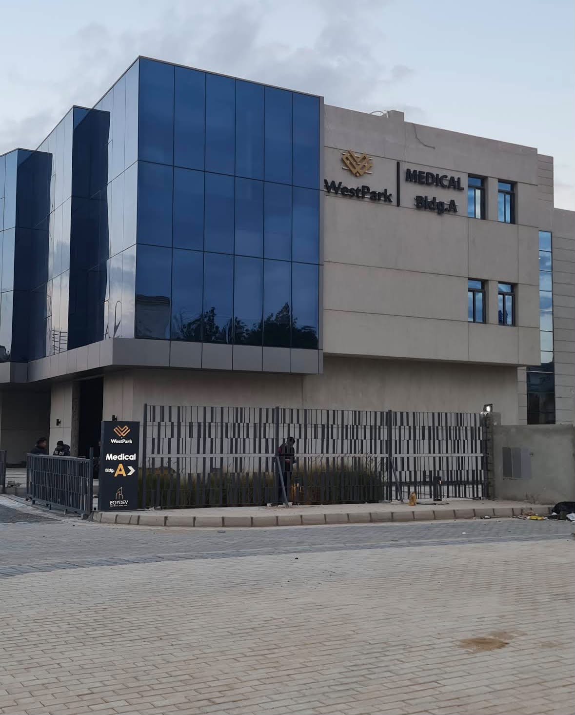 clinic for rent in west park — صورة 13