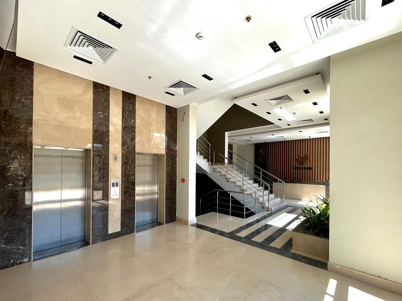 clinic for rent in west park — صورة 8