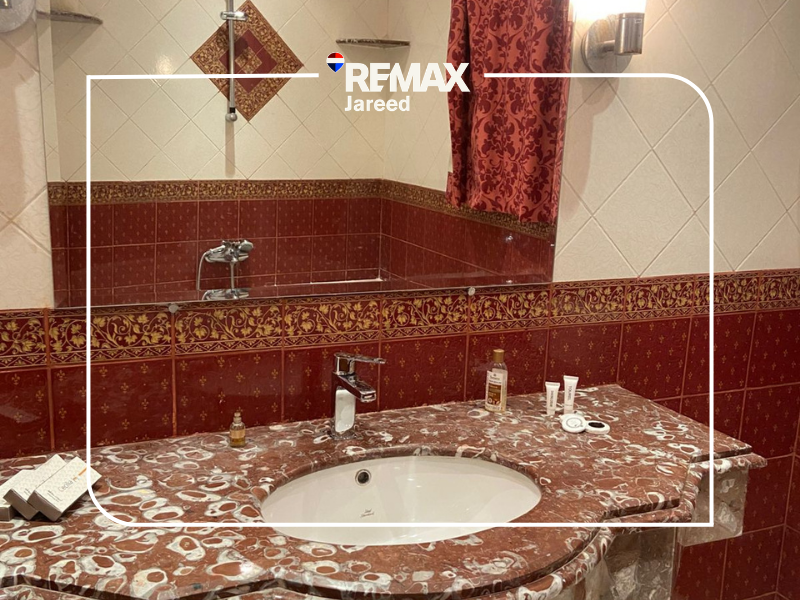 للايجار شقه ارضي  داخل فيلا راقية  في غرب سوميد 6 اكتوبر مساحه 300 متر| 3 غرف نوم | 3 حمامات |  فرش راقي بالكامل | 40,000 جنيه شهريًا — صورة 10