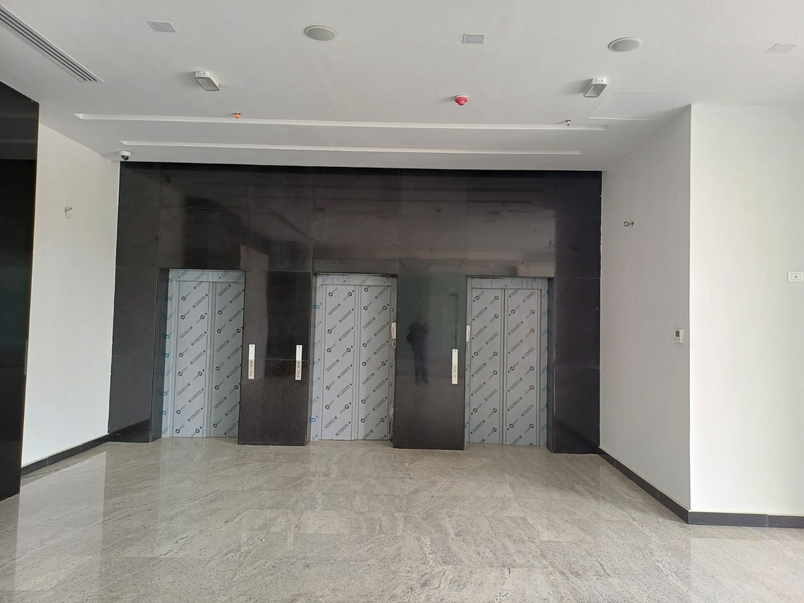 clinic for rent at centro mall zayed — صورة 13