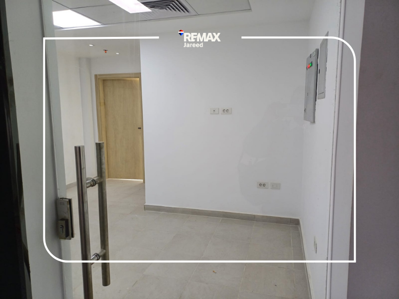 clinic for rent at centro mall zayed — صورة 16