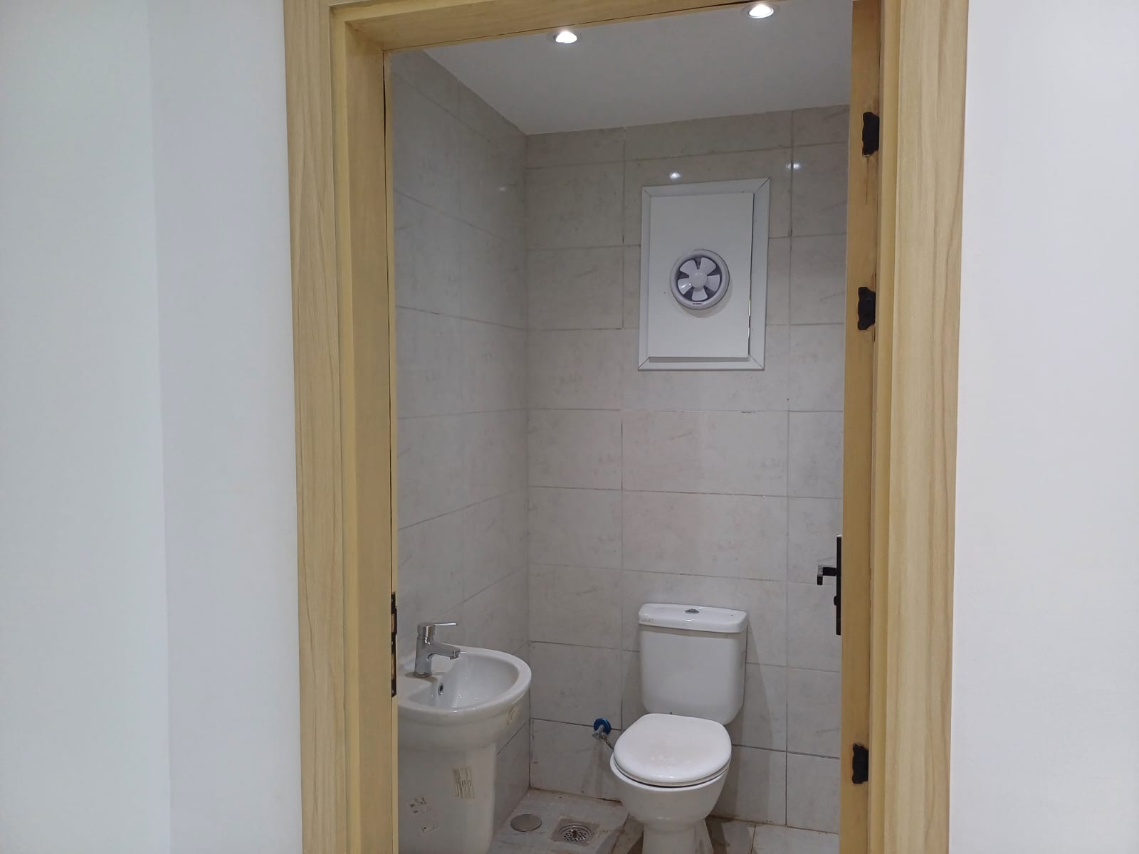 clinic for rent at centro mall zayed — صورة 9