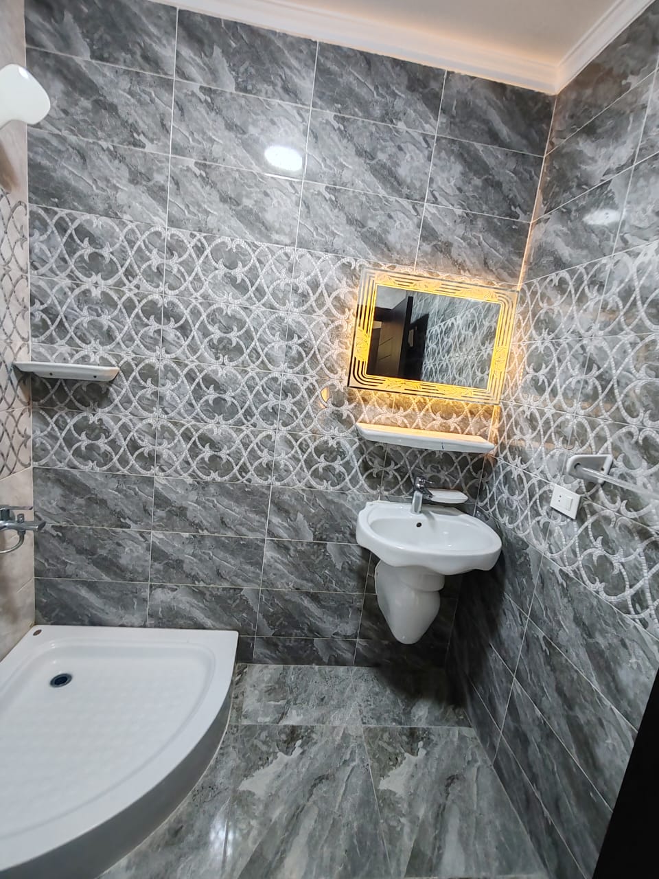 Fully furnished Apartment 200 SQM - صورة 5