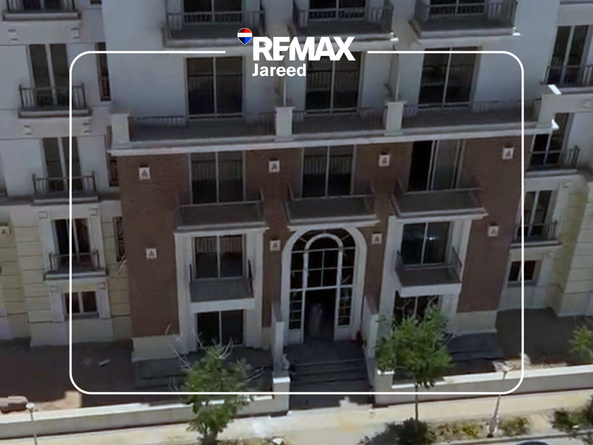 🏡 Sky Loft for Sale | Mountain View iCity October – The Lake Phase 📐 Built-up Area: 115 m²  🌿 Private Roof: 100 m²  📏 Total Area: 215 m² - صورة 11