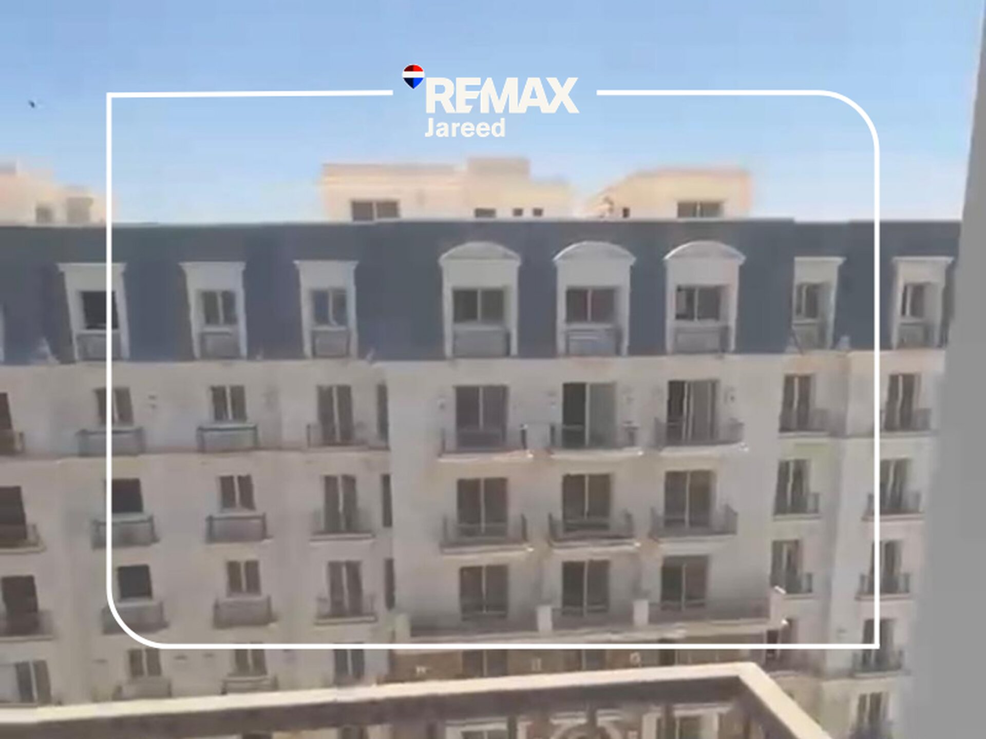 🏡 Sky Loft for Sale | Mountain View iCity October – The Lake Phase 📐 Built-up Area: 115 m²  🌿 Private Roof: 100 m²  📏 Total Area: 215 m² - صورة 19