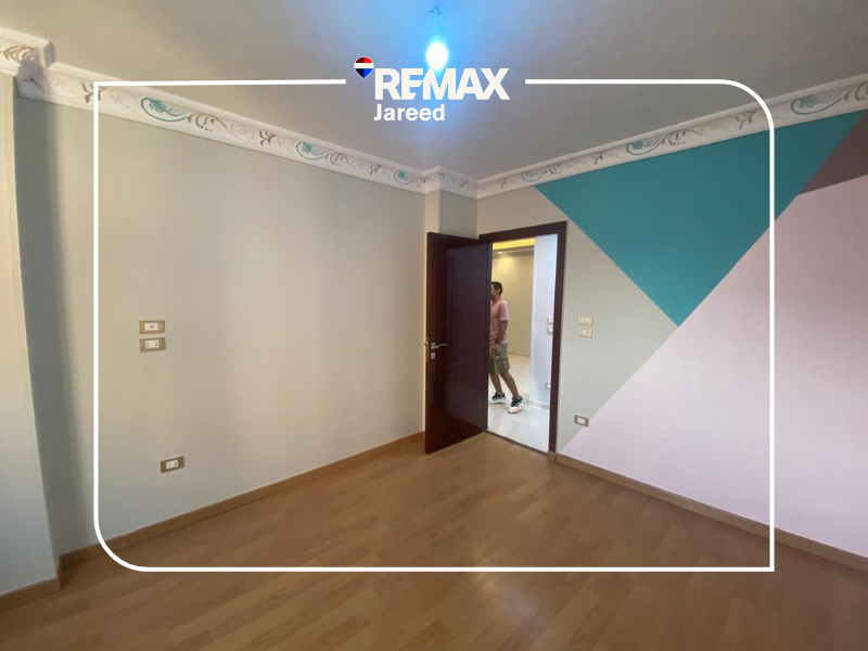 🏡 للبيع | شقة فاخرة في الشيخ زايد – الحي 16 📍 الموقع: الشيخ زايد – الحي 16 – المجاورة الثانية: 📐 المساحة: 215 م² - صورة 13