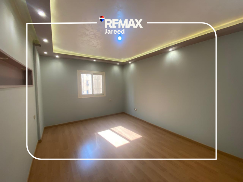 🏡 للبيع | شقة فاخرة في الشيخ زايد – الحي 16 📍 الموقع: الشيخ زايد – الحي 16 – المجاورة الثانية: 📐 المساحة: 215 م² - صورة 16