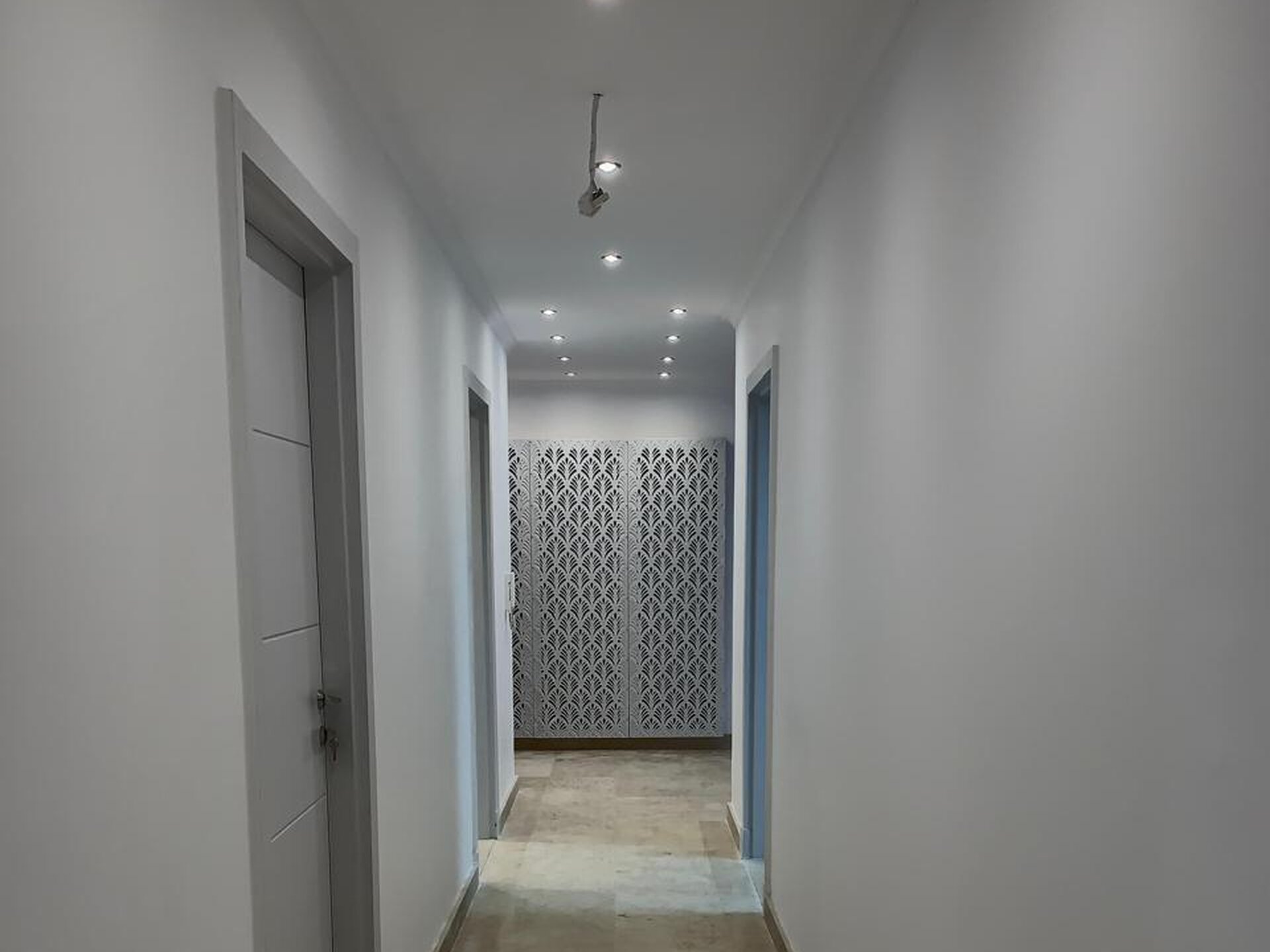 Fully finished ground apartment with kitchen and Acs and appliances in palm parks - صورة 1