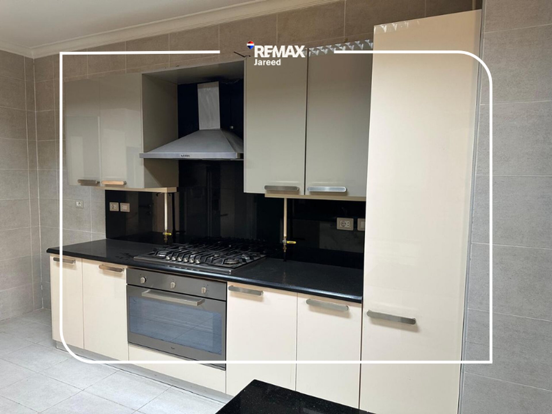 Fully finished ground apartment with kitchen and Acs and appliances in palm parks - صورة 11
