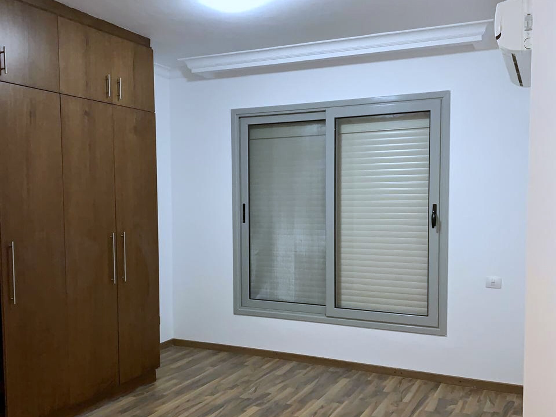 Fully finished ground apartment with kitchen and Acs and appliances in palm parks - صورة 3