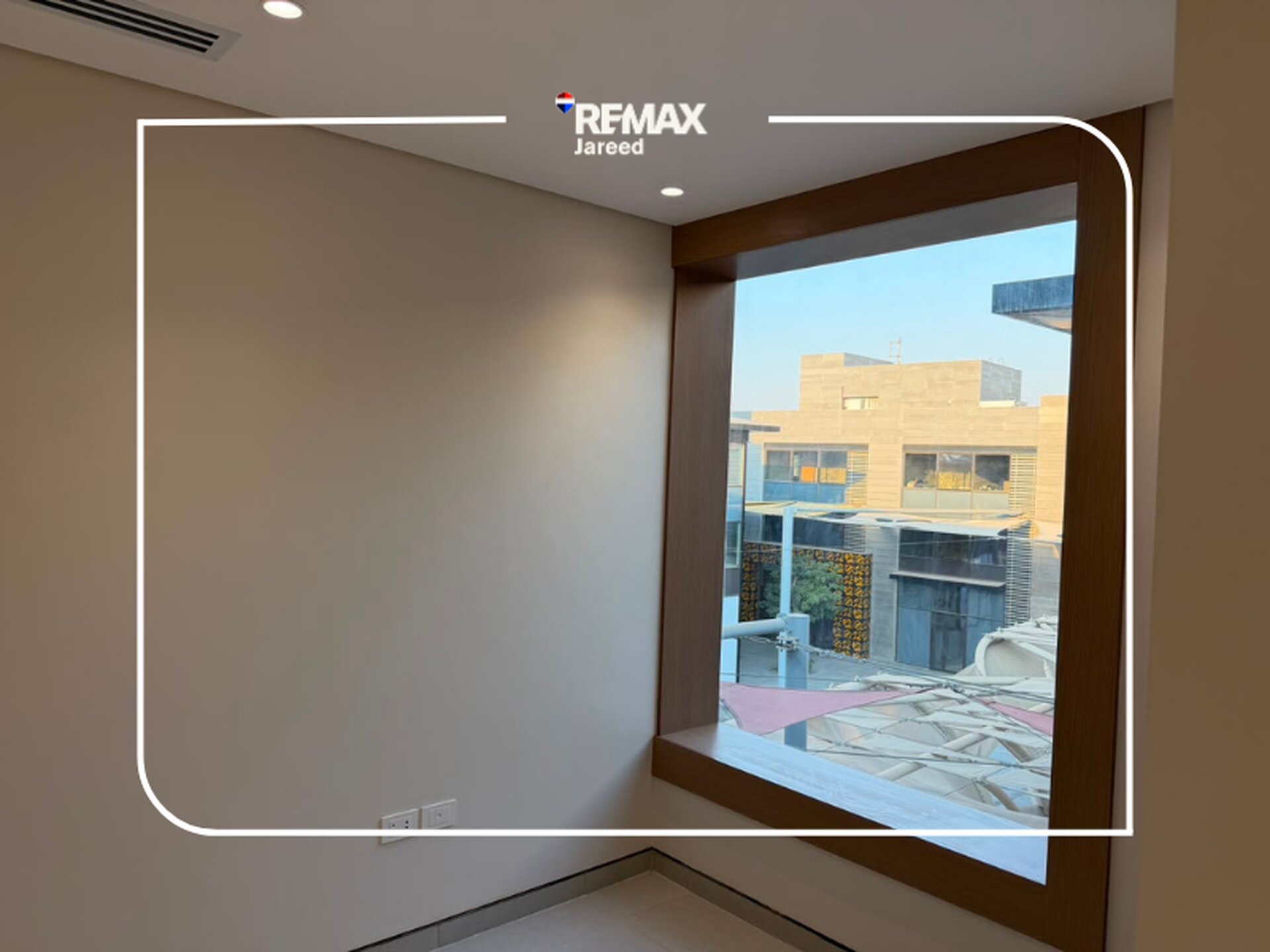 Office sky walk - Photo 19